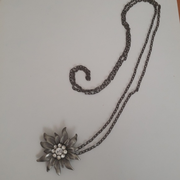 Jewelry - Long flower necklace